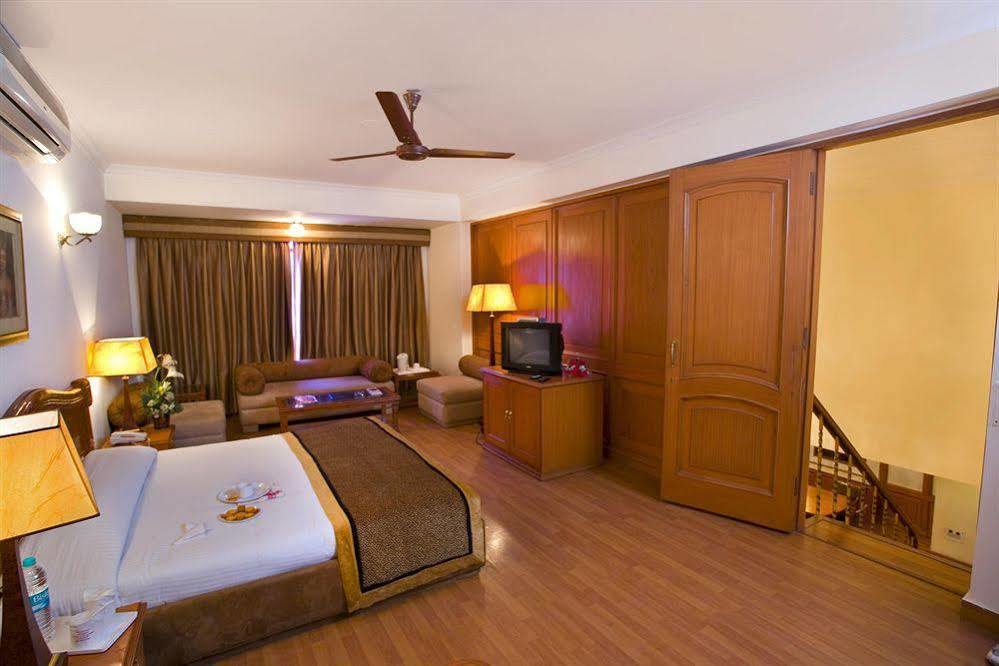 The Bmk Hotel Greater Kailash Delhi (National Capital Territory of India) Dış mekan fotoğraf